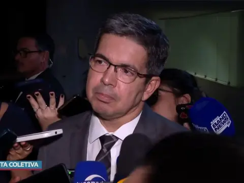 Imagem da notícia: Fim da escala 6x1 deve ser votado até outubro, diz Randolfe