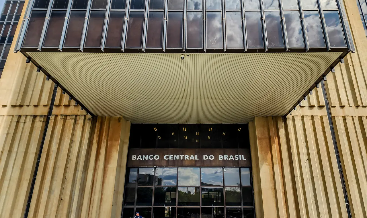 Imagem da notícia: BC decreta liquidação extrajudicial de corretoras ligadas ao Banco Master