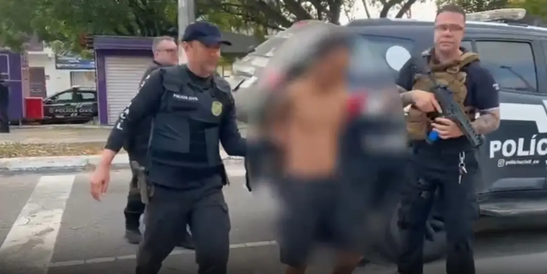 Imagem da notícia Membros do CV alvos de operação faziam rifas de armas e ordenavam mortes no CE em grupo de WhatsApp