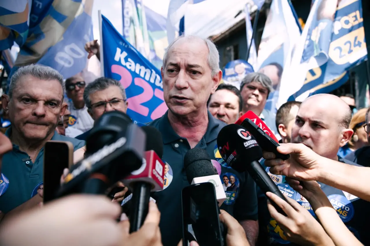 Imagem da notícia Ciro retoma promessa de campanhas presidenciais e diz que vai tirar cearenses do SPC se eleito