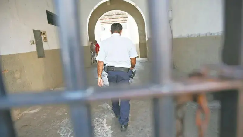 Imagem da notícia PM preso com granada e arma deve permanecer na cadeia, decide Justiça