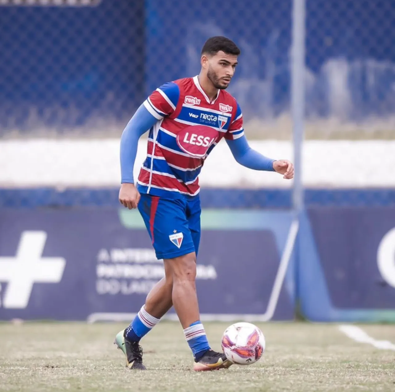 Caio se notabiliza por visão de jogo