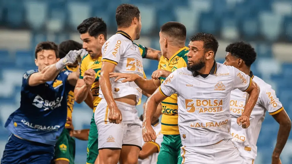 Imagem da notícia Jogos de sexta na TV: veja onde assistir e horário das partidas desta sexta-feira (4)