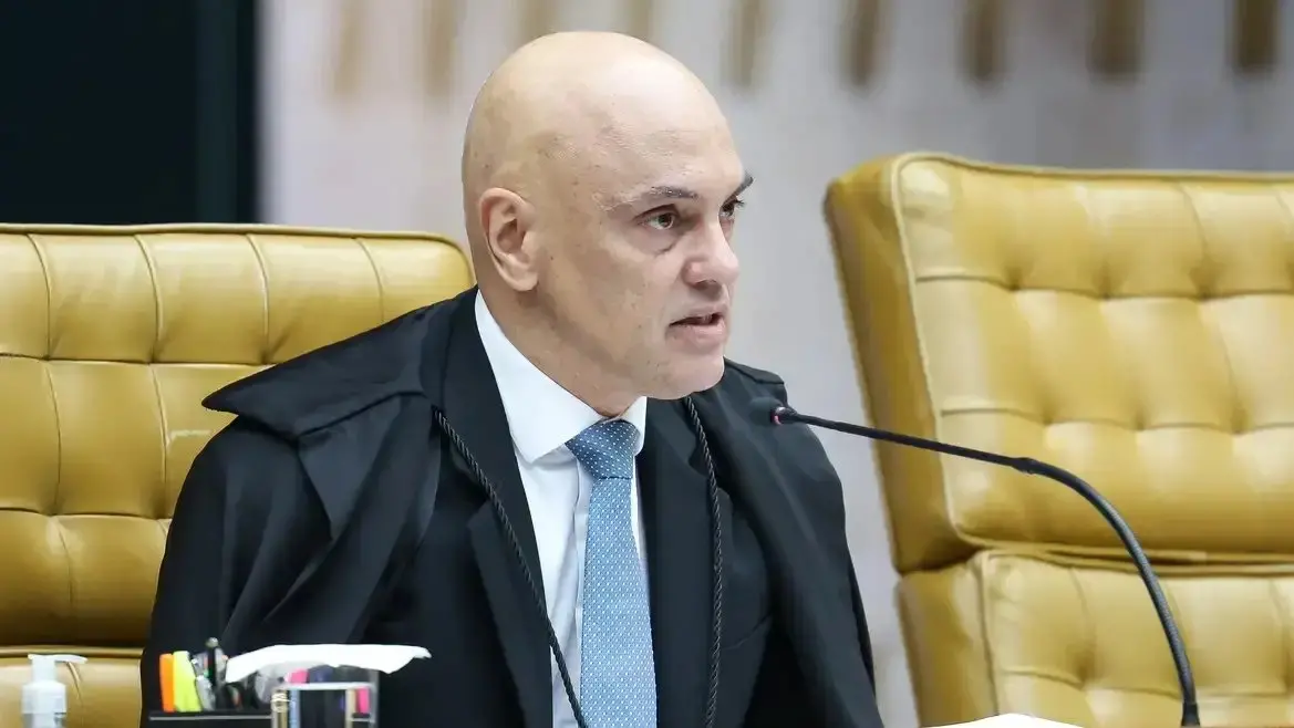 Imagem da notícia Moraes e Mendonça têm o prazo de 5 dias para se manifestar sobre crise no STF, determina Fachin