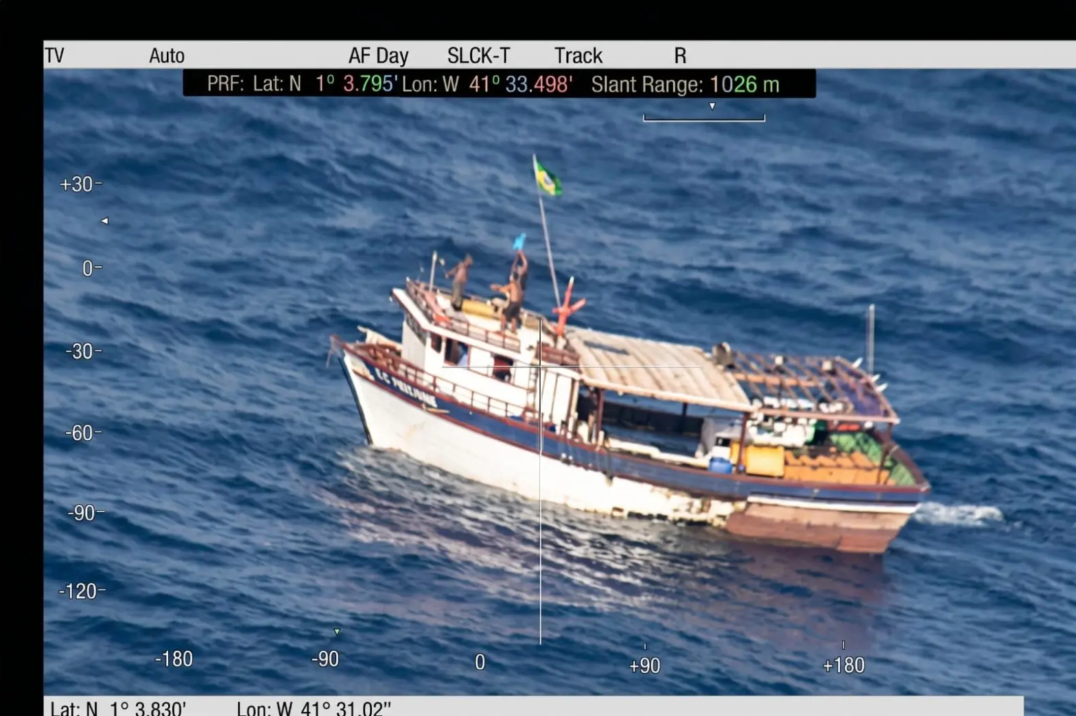Imagem da notícia Pescadores já tinham 'perdido a esperança', mas queimavam objetos para pedir socorro