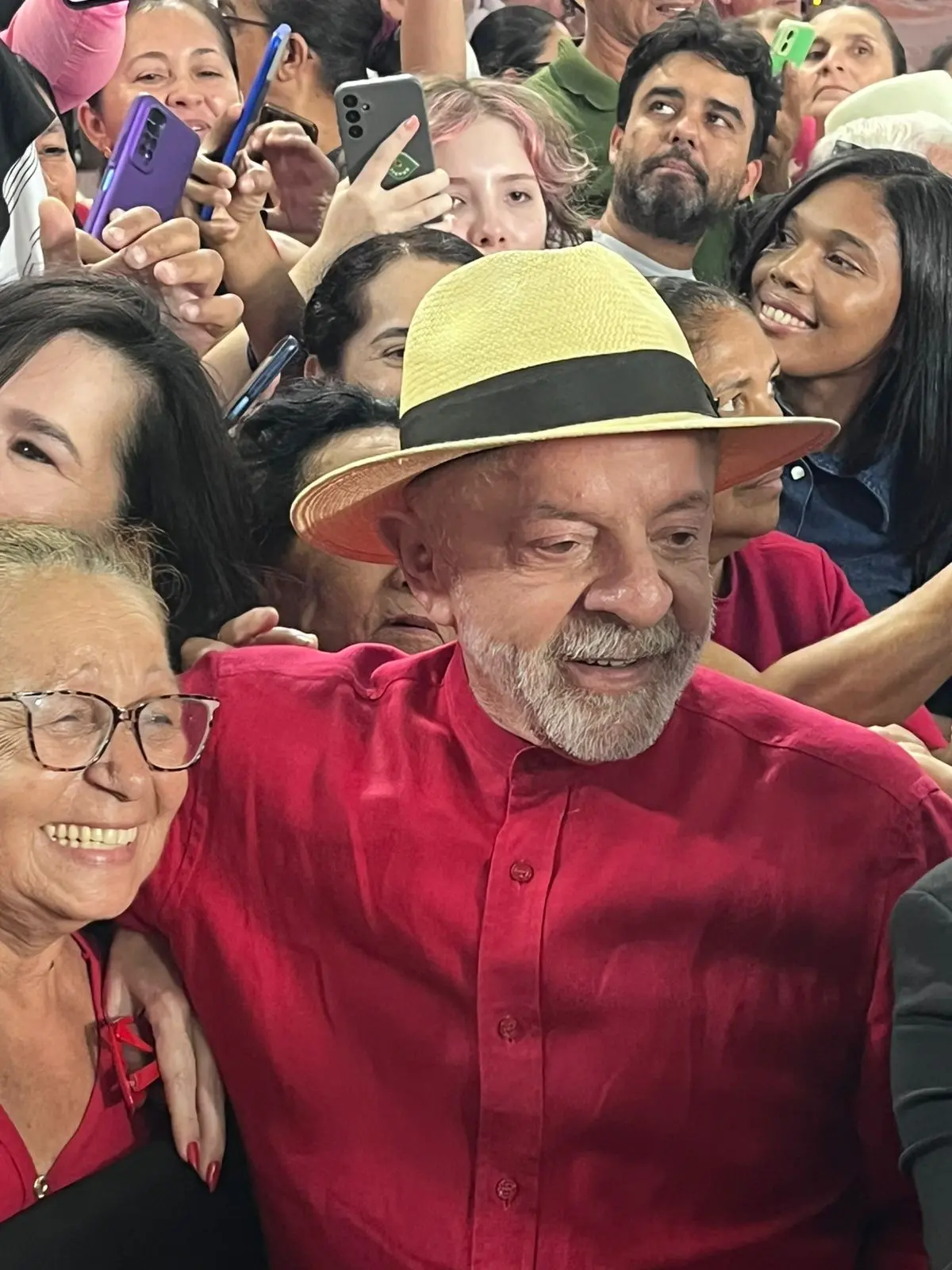 Imagem da notícia Lula no Ceará: 'Pode vir o americano que quiser, jamais ganhará de um pernambucano e de um cearense'