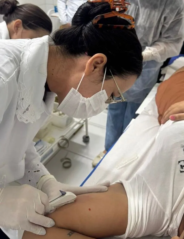 Aplicação pode ser realizada por médicos e enfermeiros.