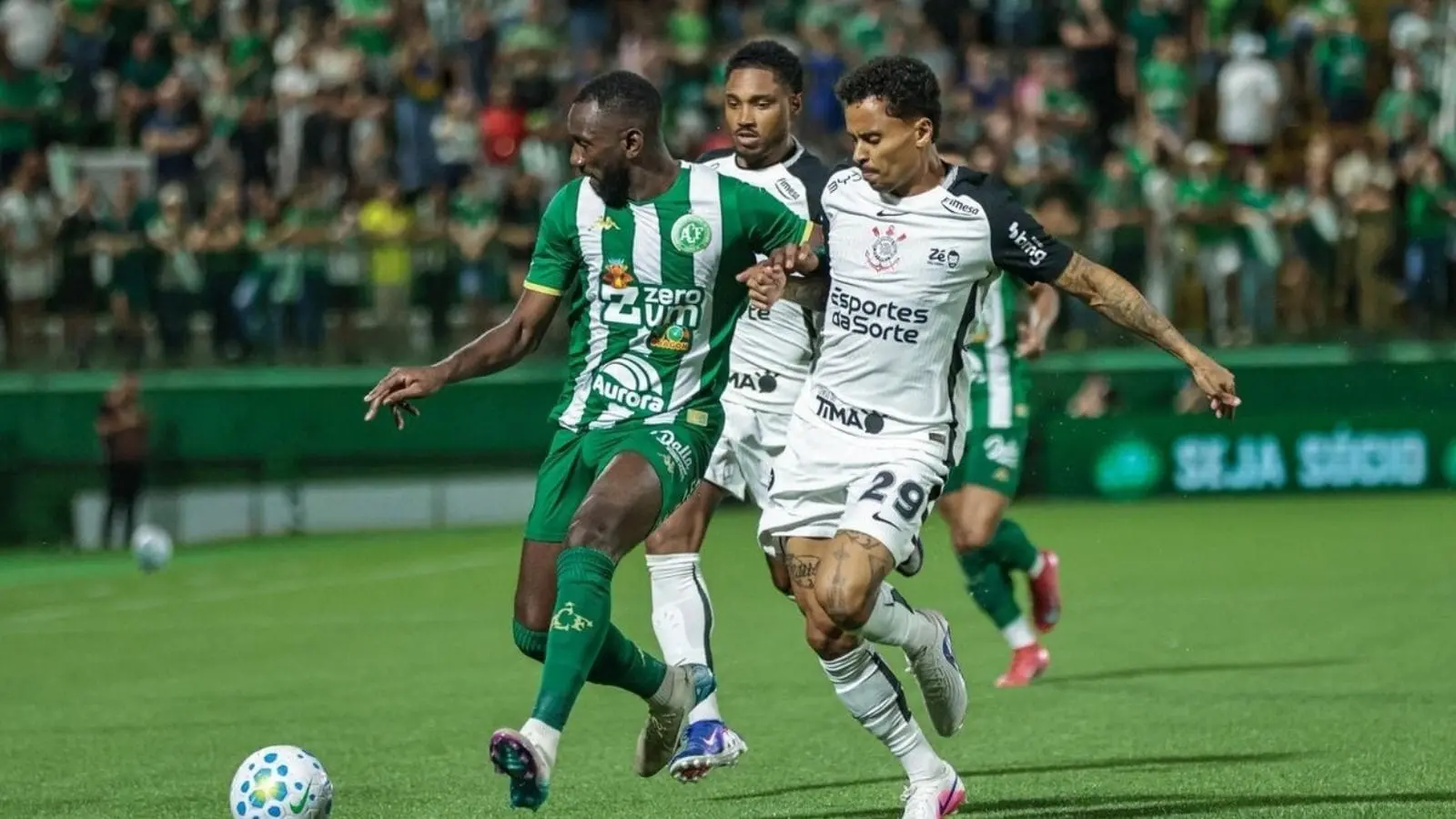 Imagem da notícia Corinthians x Chapecoense na Série A: onde assistir, horário e escalações
