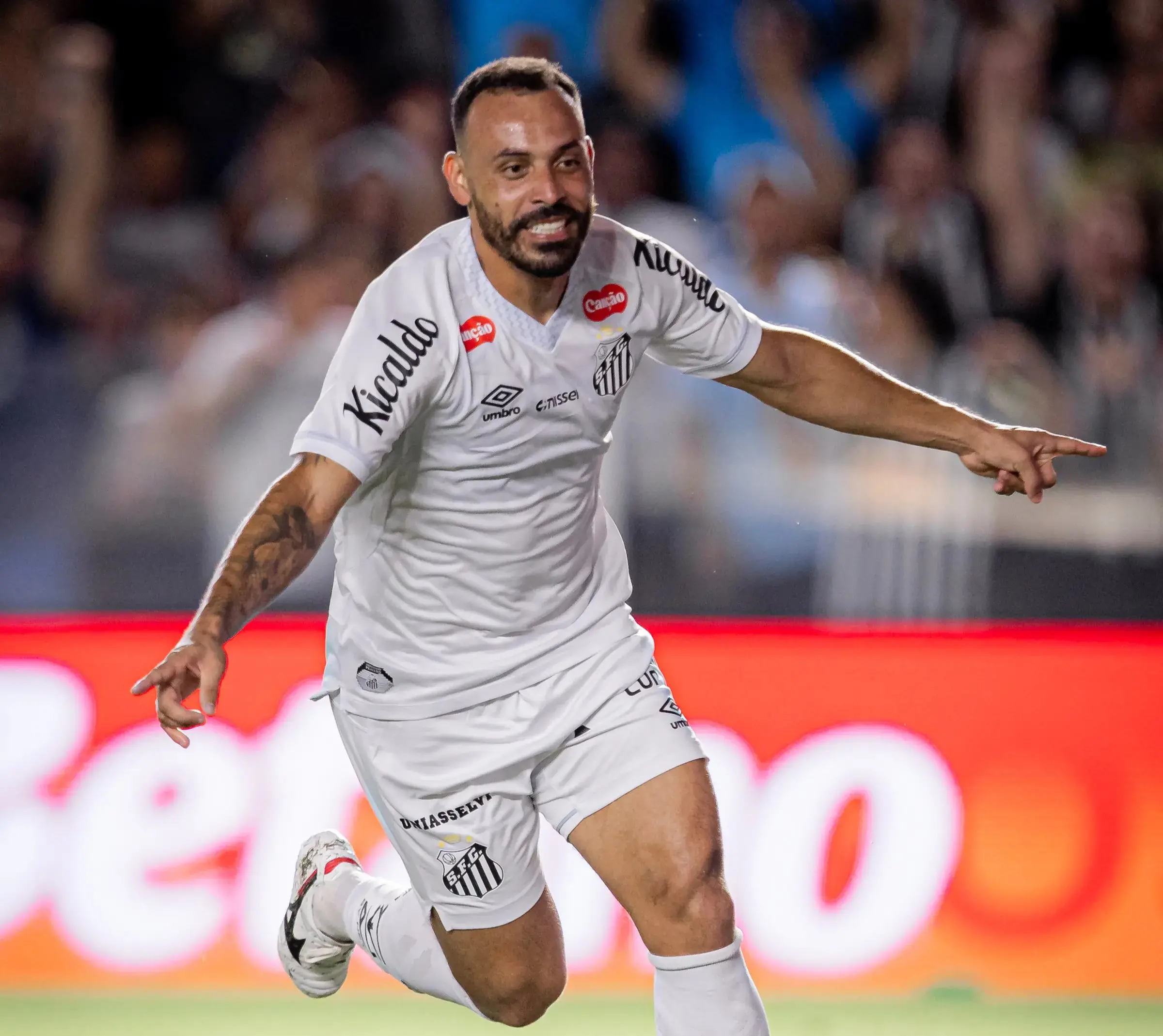 Imagem da notícia No radar do Fortaleza, Moisés tem negociação com o FC Tokyo, do Japão