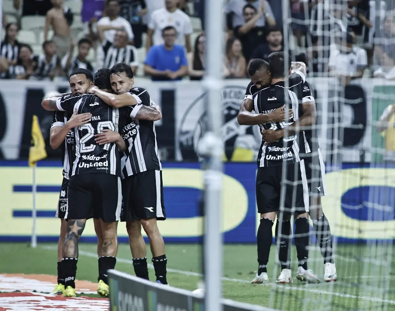 Imagem da notícia Chance de rebaixamento do Ceará reduz após vitória contra o Sport; Veja números