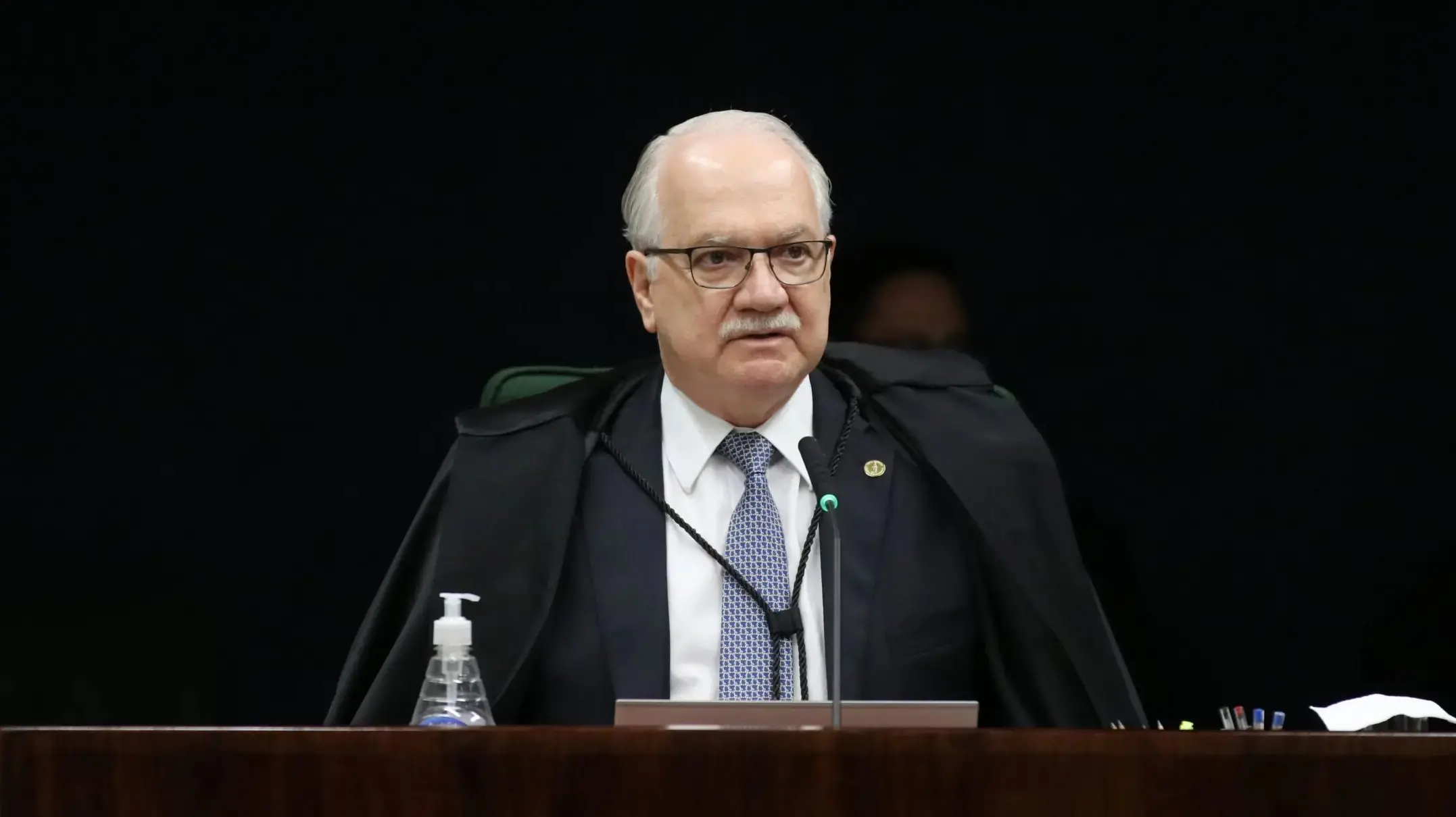 Imagem da notícia Ex-ministros enviam carta a Fachin cobrando sessão pública para apurar crise no STF