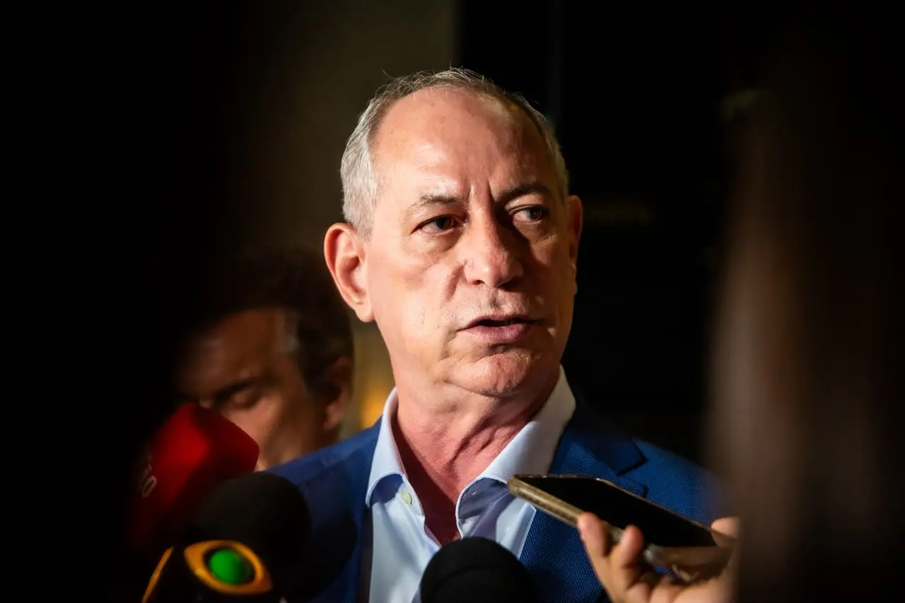 Imagem da notícia Ciro diz que não vai apoiar renovação de concessão da Enel no Ceará caso seja eleito