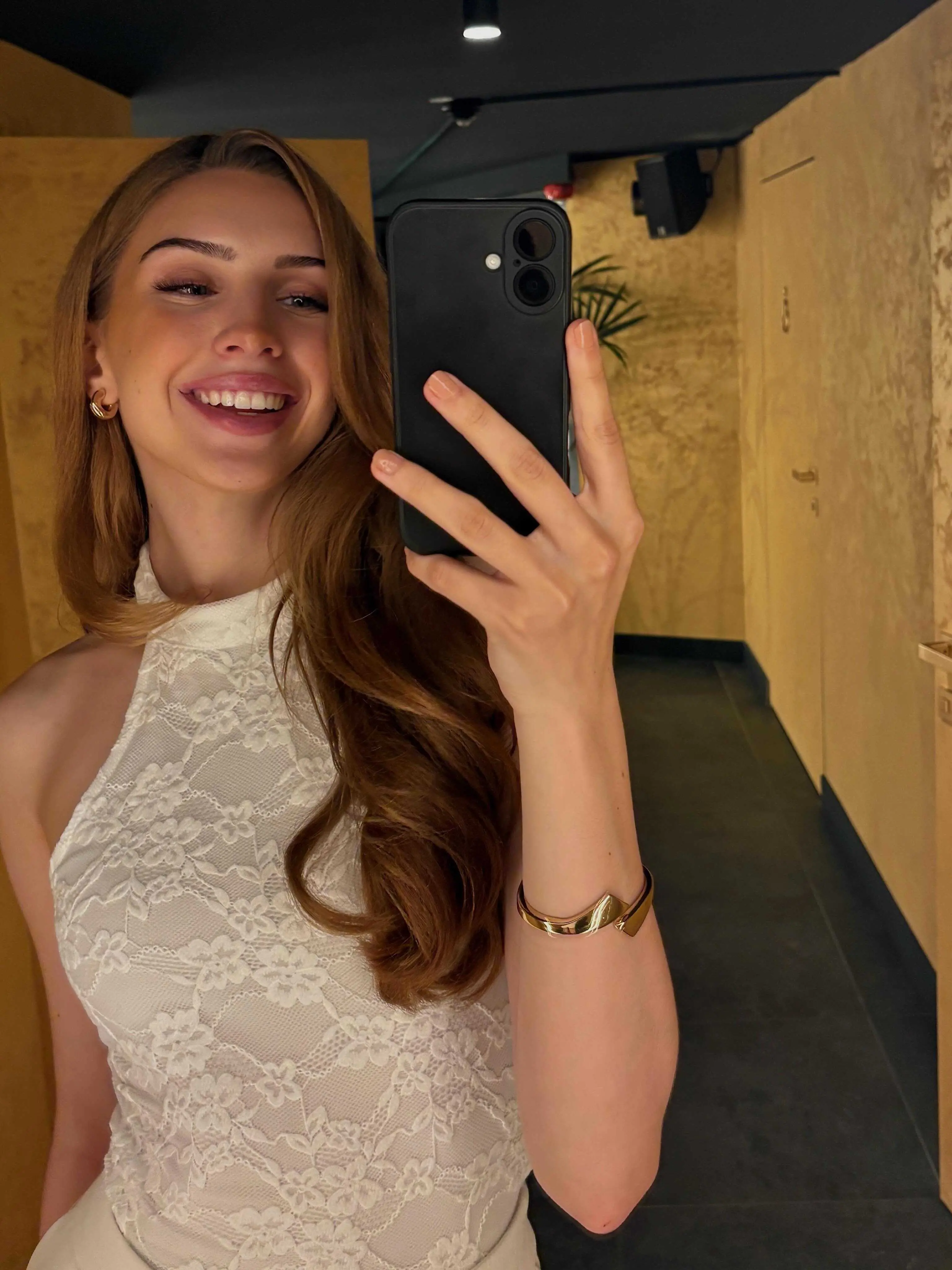 Imagem da notícia Miss Áustria Lucia Sisic morre aos 22 anos 