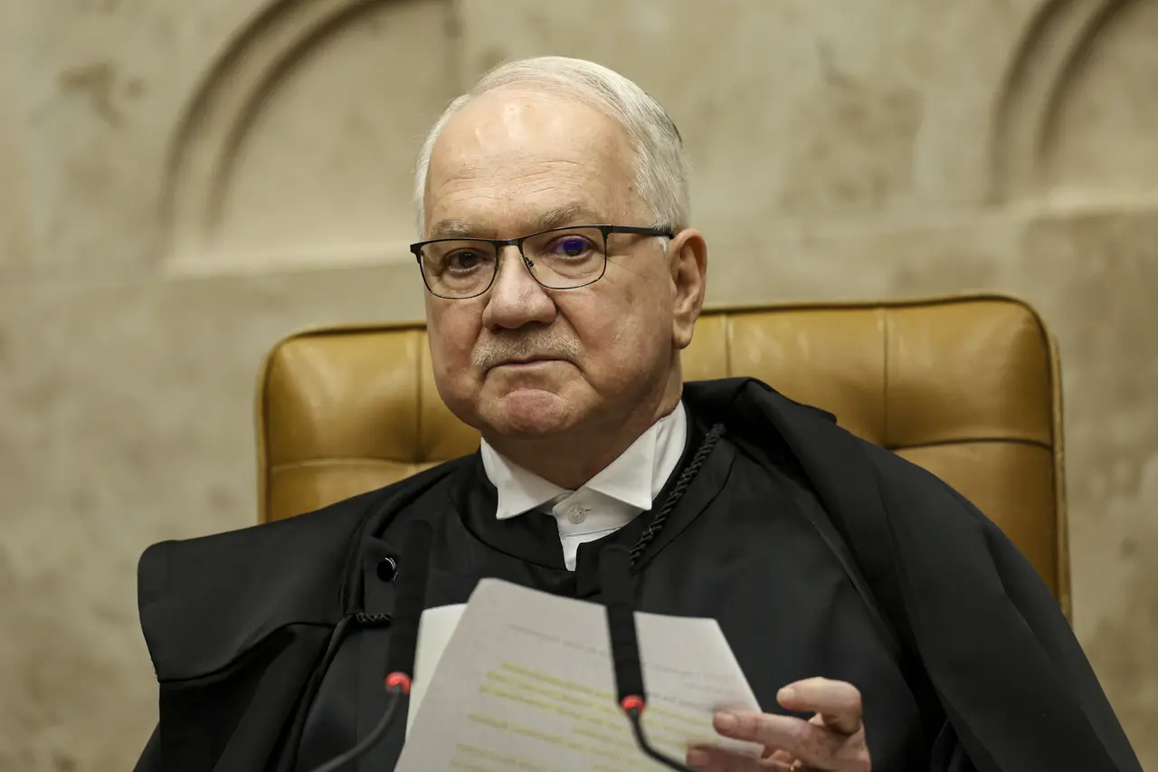 Imagem da notícia AGU pede a Fachin suspensão do afastamento de Andrei Rodrigues da PF