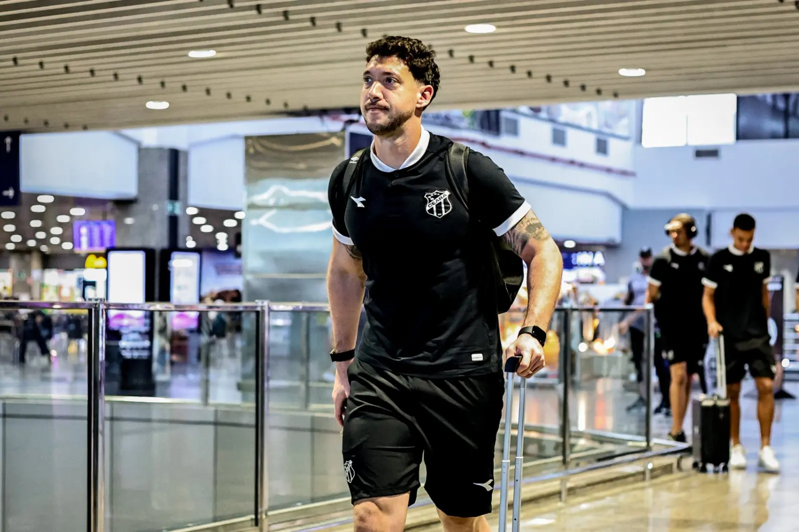 Imagem da notícia Ceará encerra preparação para enfrentar o Atlético-GO com Caíque França regularizado