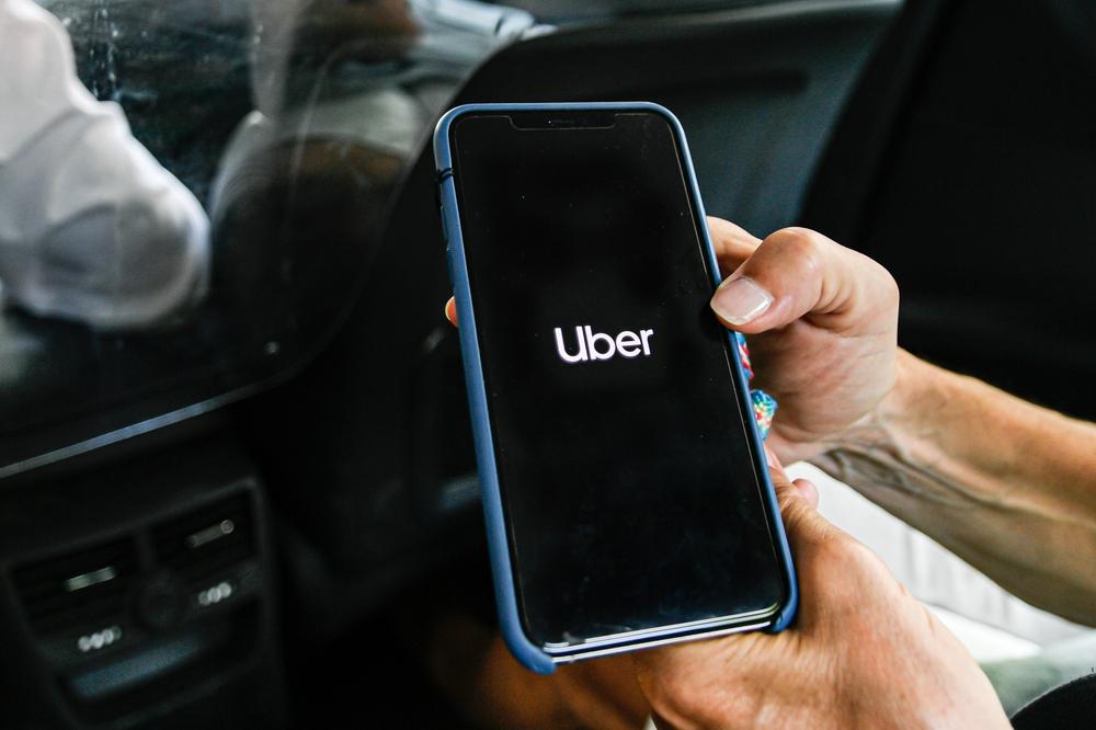 Imagem da notícia Uber lança função para pais acompanharem viagem dos filhos ao vivo; veja como funciona