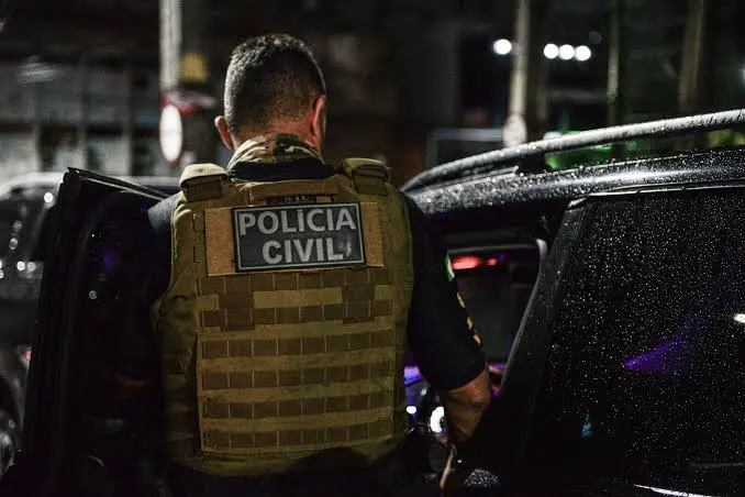 Imagem da notícia Carro ligado e portas fechadas: o que se sabe sobre as mortes de dois homens no Ceará