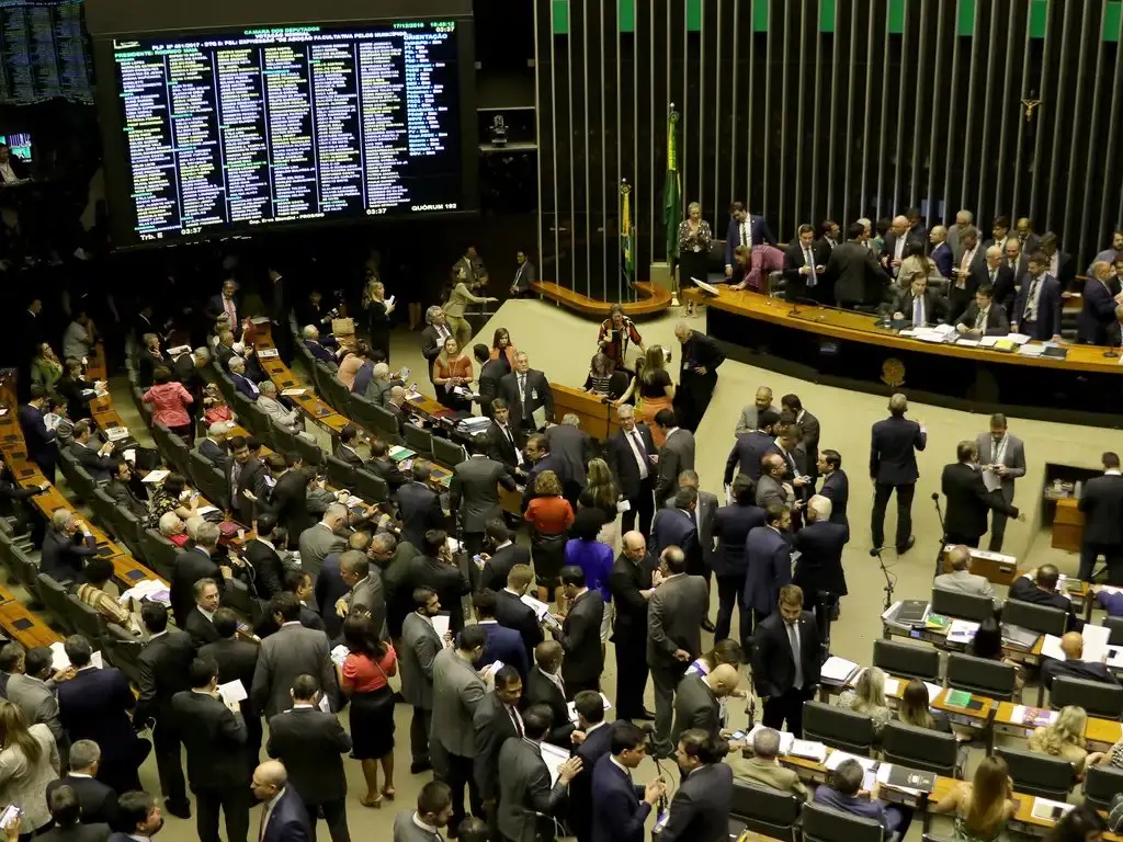 Imagem da notícia Ceará teve apenas duas deputadas federais reeleitas em toda história