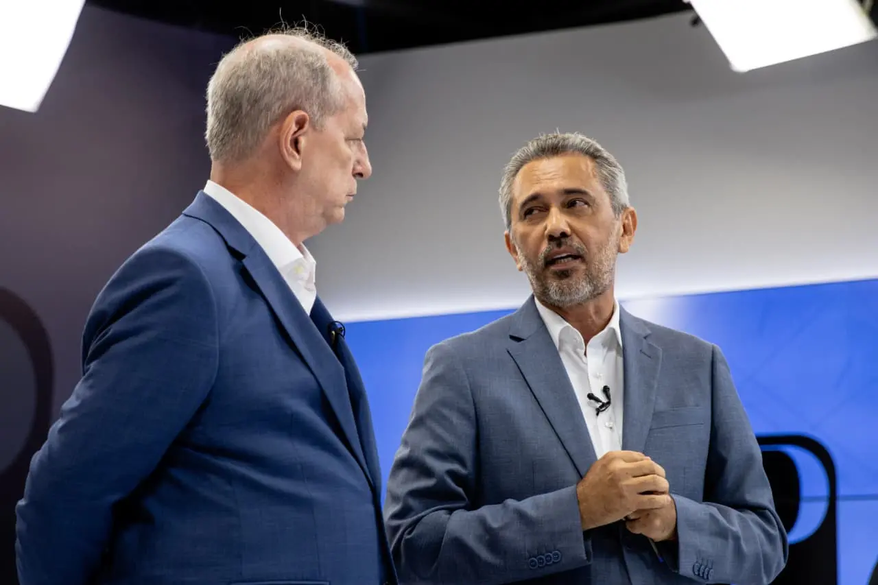 Imagem da notícia Discussão sobre moradia entre Ciro e Elmano termina em ataques sobre Lula e Bolsonaro