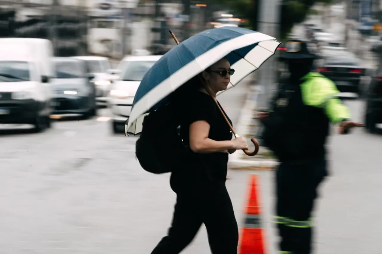 Imagem da notícia Fortaleza deve ter chuva na sexta-feira (11) com ventos de até 50 km/h 