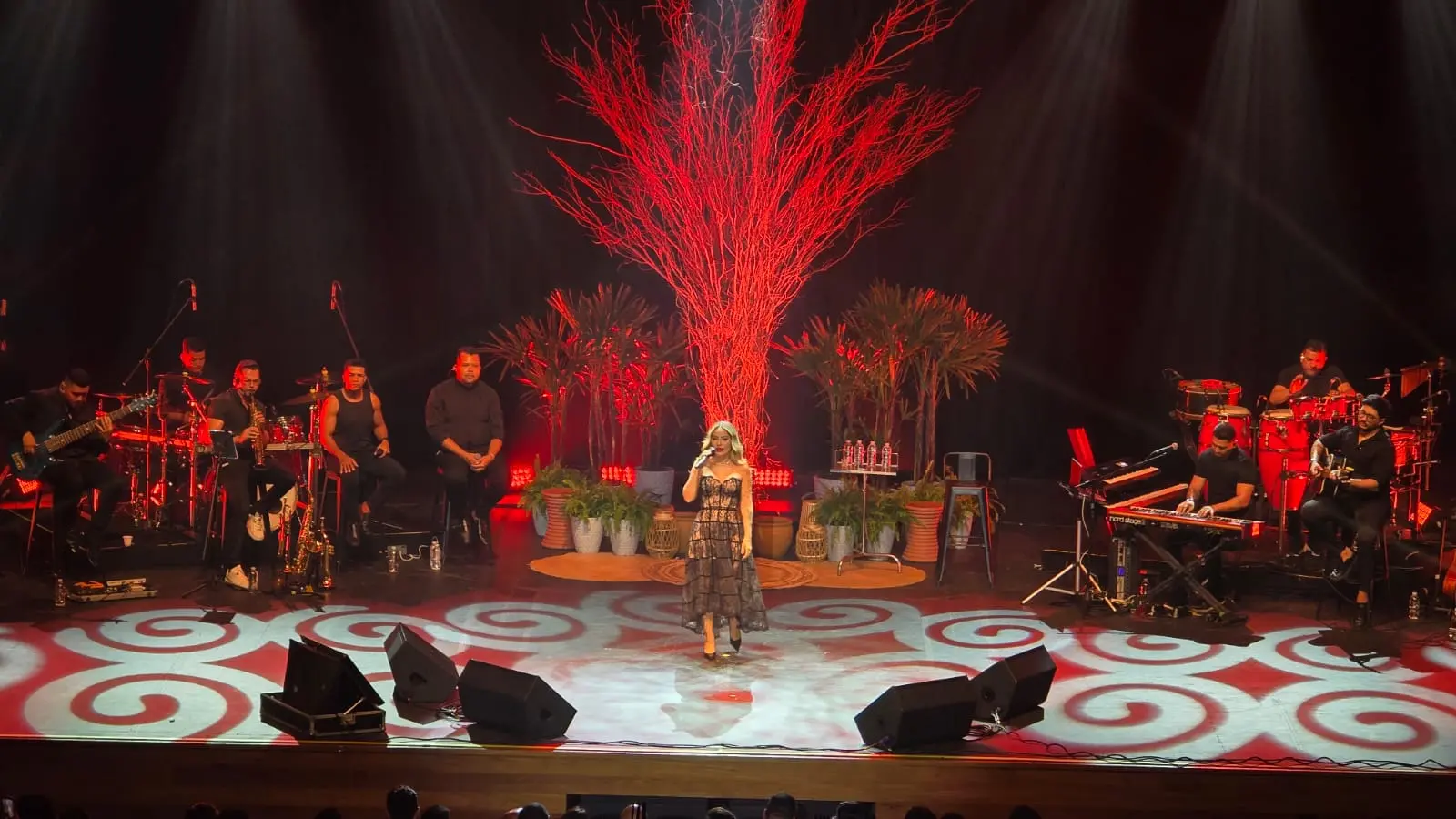 Walkyria Santos em teatro de Fortaleza com o projeto 'Wal com Vida'