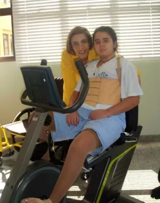Roberta Rodrigues aos 15 anos se recuperando da primeira crise de SGB.
