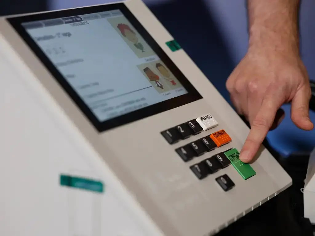Imagem da notícia Como funciona a ordem de votação na urna eletrônica nas eleições de 2026