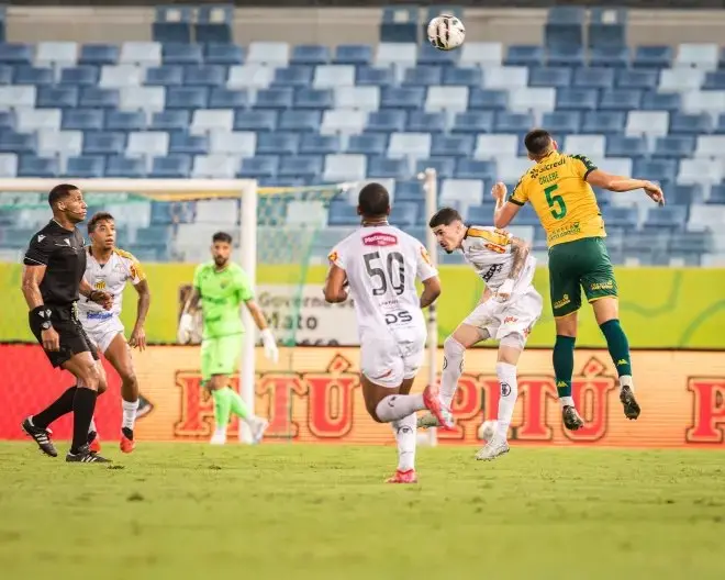Imagem da notícia Jogos de domingo na TV: veja onde assistir e horário das partidas deste domingo (13)