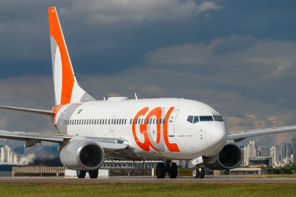 Imagem da notícia Avião com 190 pessoas faz pouso de emergência em Goiás após problema técnico
