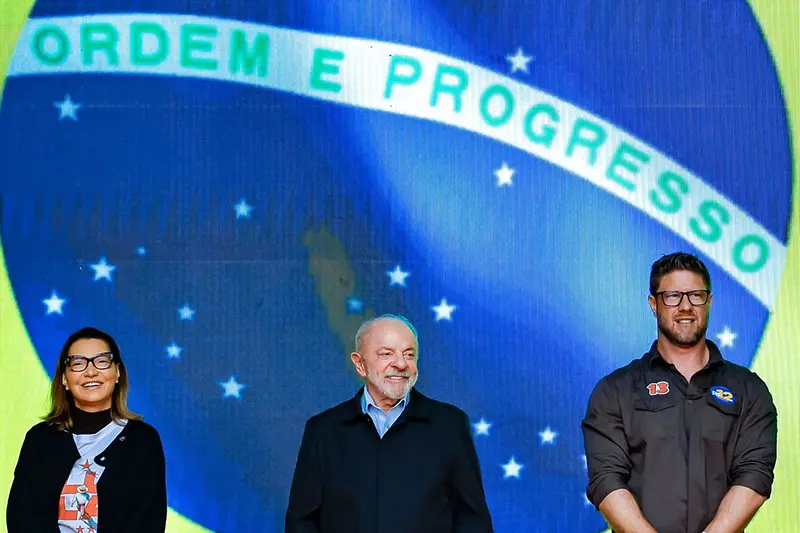 Imagem da notícia Lula compara cargo na STF a 'sacerdócio' e diz que 'ninguém pode ficar rico' como ministro