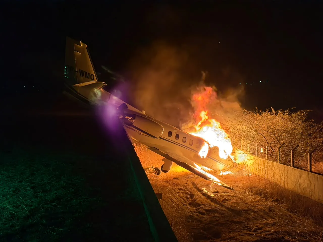 Aeronave de Rey Vaqueiro pegou fogo e Corpo de Bombeiros foi acionado para apagar incêndio.