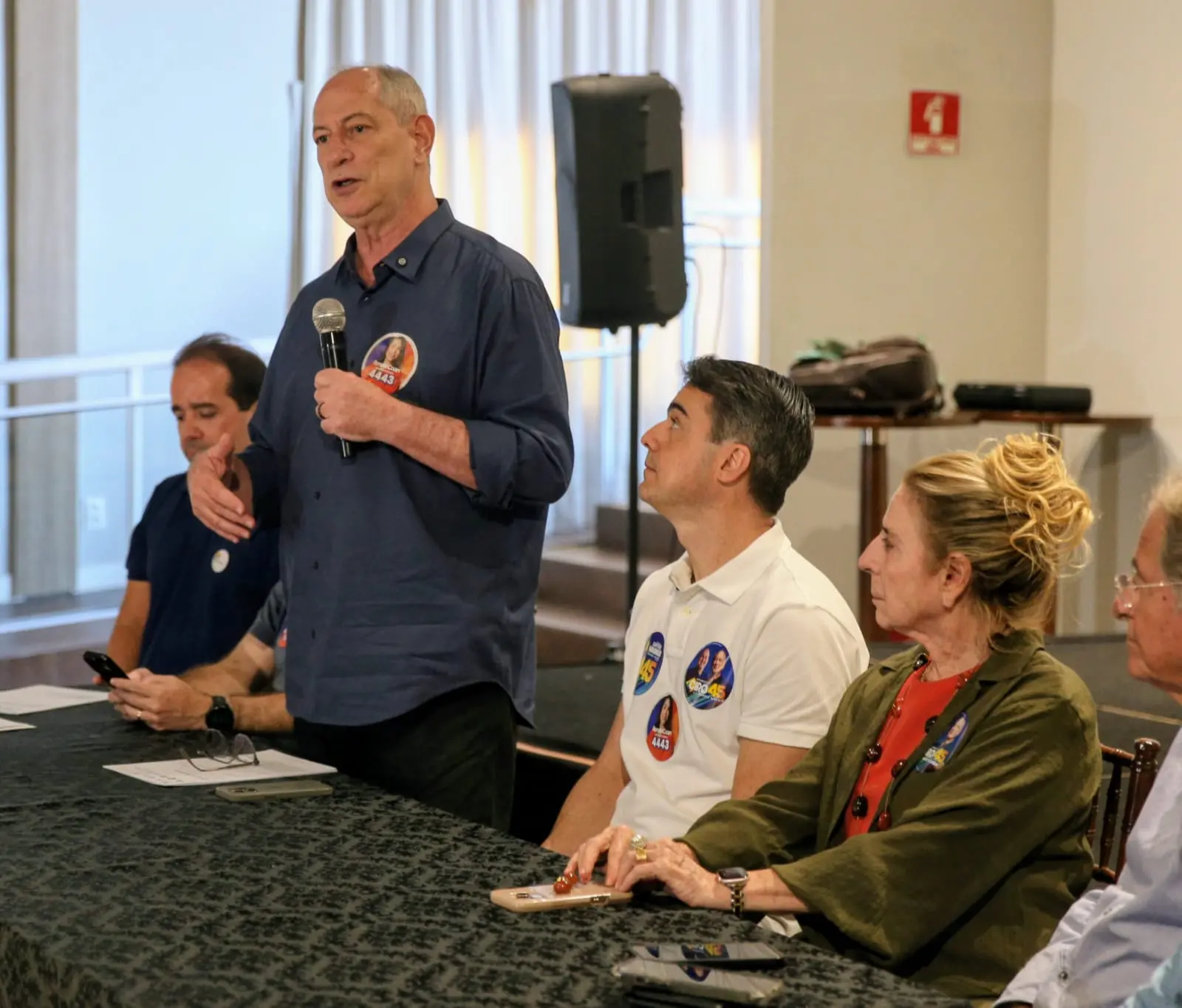 Imagem da notícia Ciro descarta encontro com Flávio Bolsonaro em Fortaleza: 'Não vou encontrar com ninguém'