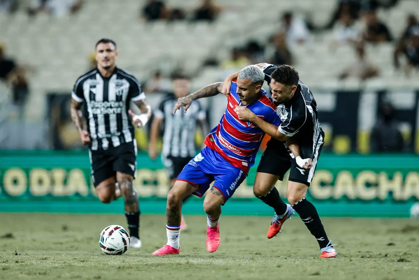 Imagem da notícia Série B: CBF desmembra tabela entre a 31ª e a 34ª rodadas; veja jogos de Ceará e Fortaleza