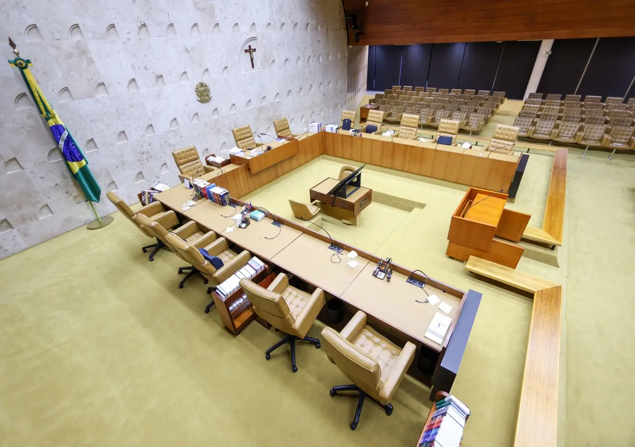 Imagem da notícia Quem irá votar na sessão extraordinária do STF que pode abrir julgamento de Moraes?