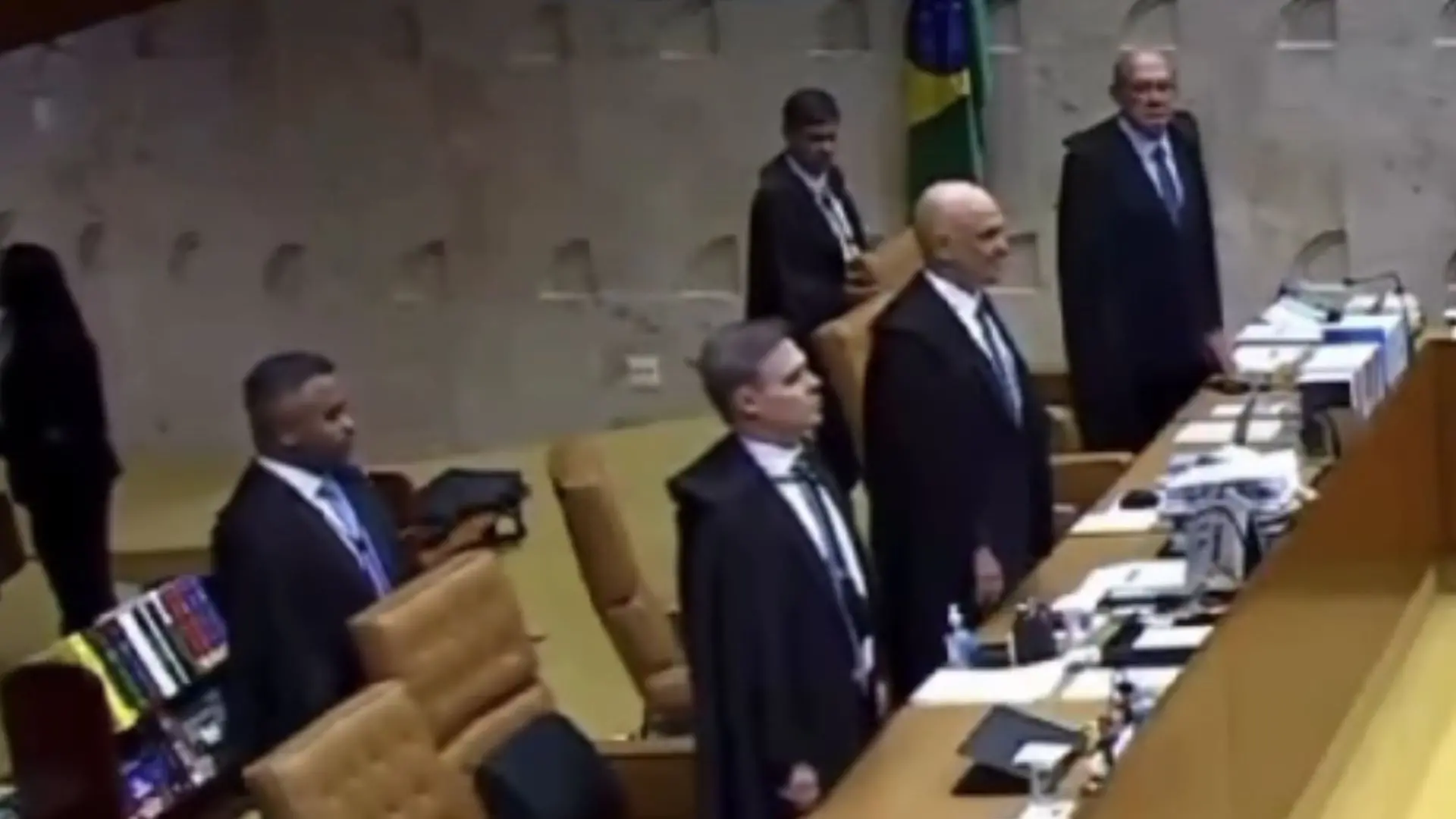 Imagem da notícia O que são os ‘capinhas’ dos ministros do STF?