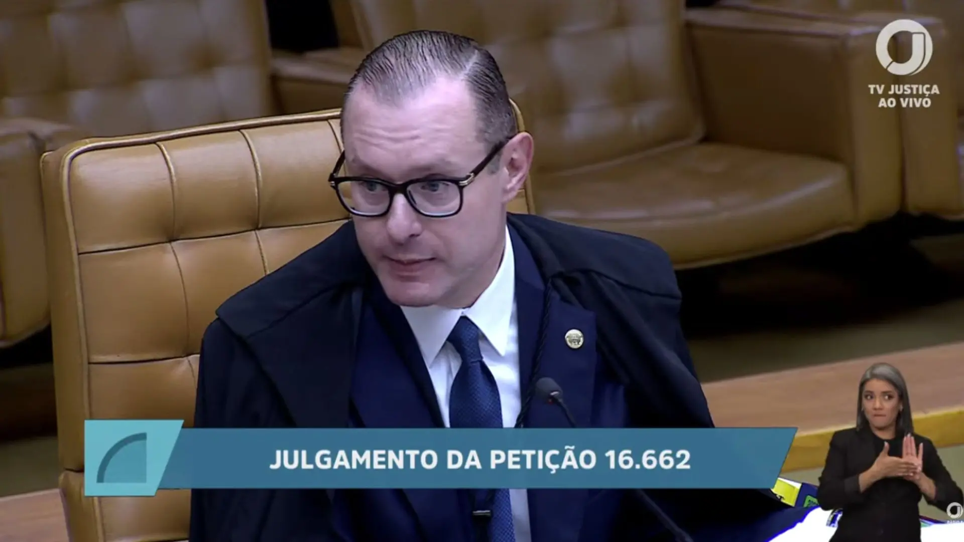 Imagem da notícia Cristiano Zanin acompanha Dino e Gilmar Mendes e vota para juntar casos de Mendonça e Moraes