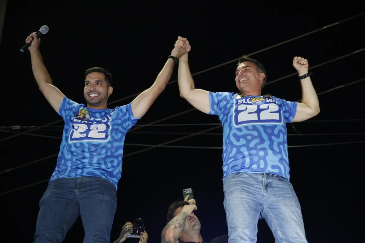 Imagem da notícia ‘O Supremo sem os ministros de Lula tem jeito’, diz Flávio Bolsonaro, em Fortaleza