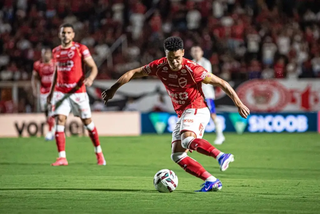 Imagem da notícia Jogos de sexta-feira na TV: veja onde assistir e horário das partidas desta sexta-feira (18)