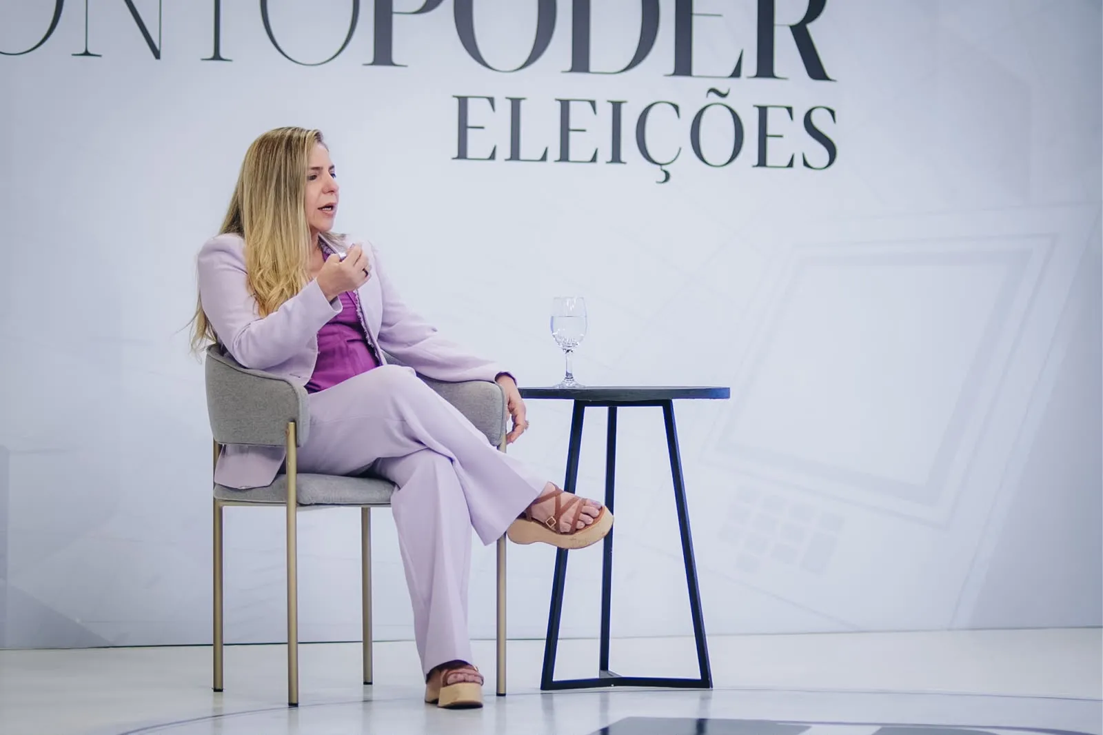 Luizianne Lins durante entrevista na Sabatina PontoPoder.