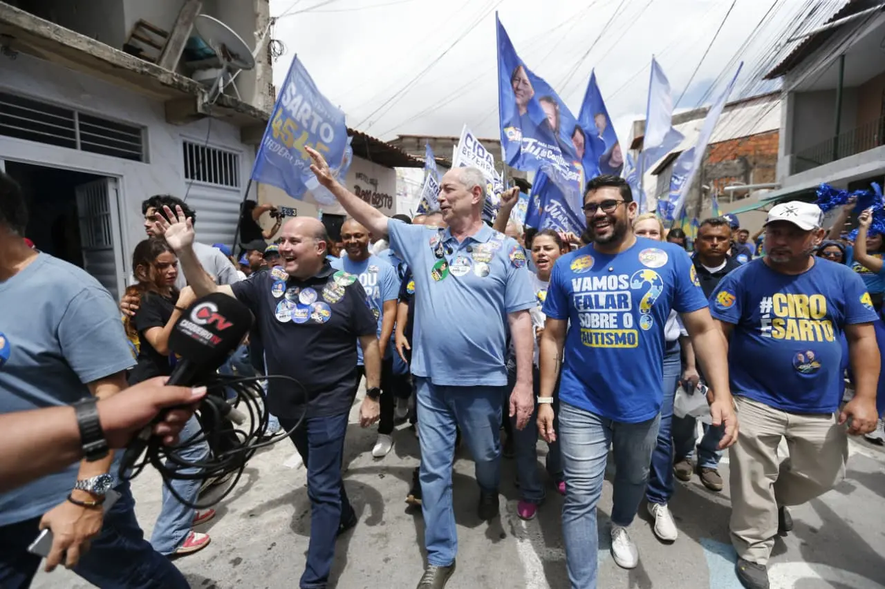 Imagem da notícia Ciro quer promover acesso à terra para indígenas e diz não se constranger com Flávio Bolsonaro no CE