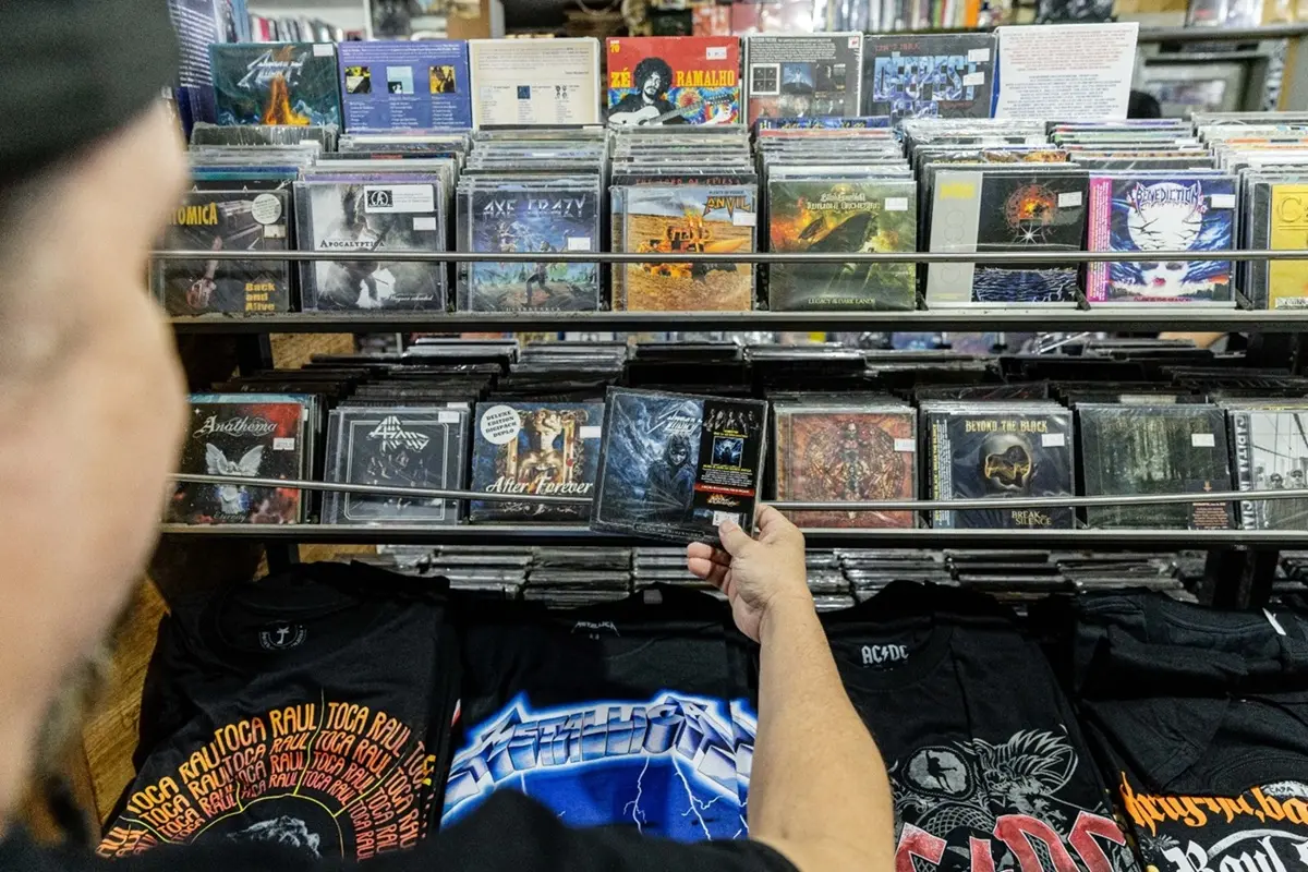 Além dos álbuns de pop, CDs de metal são os mais vendidos na Planet CDs.