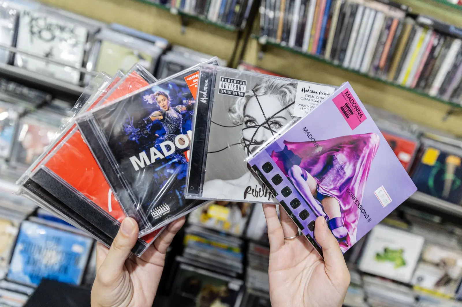 Grandes nomes do pop, como Madonna, mobilizam fãs a cada lançamento.