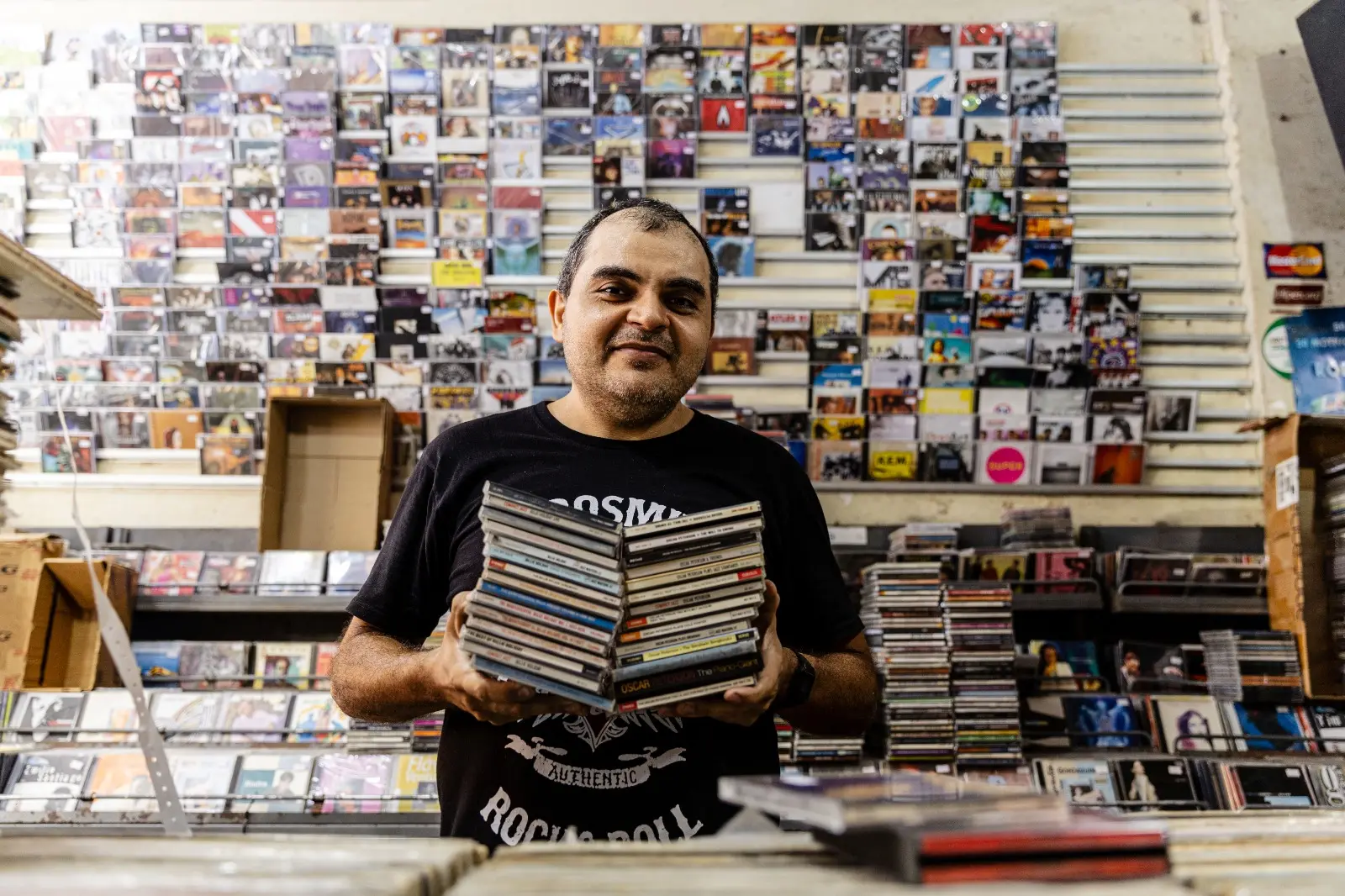 João Paulo trabalha na Disco Mania há mais de 20 anos.