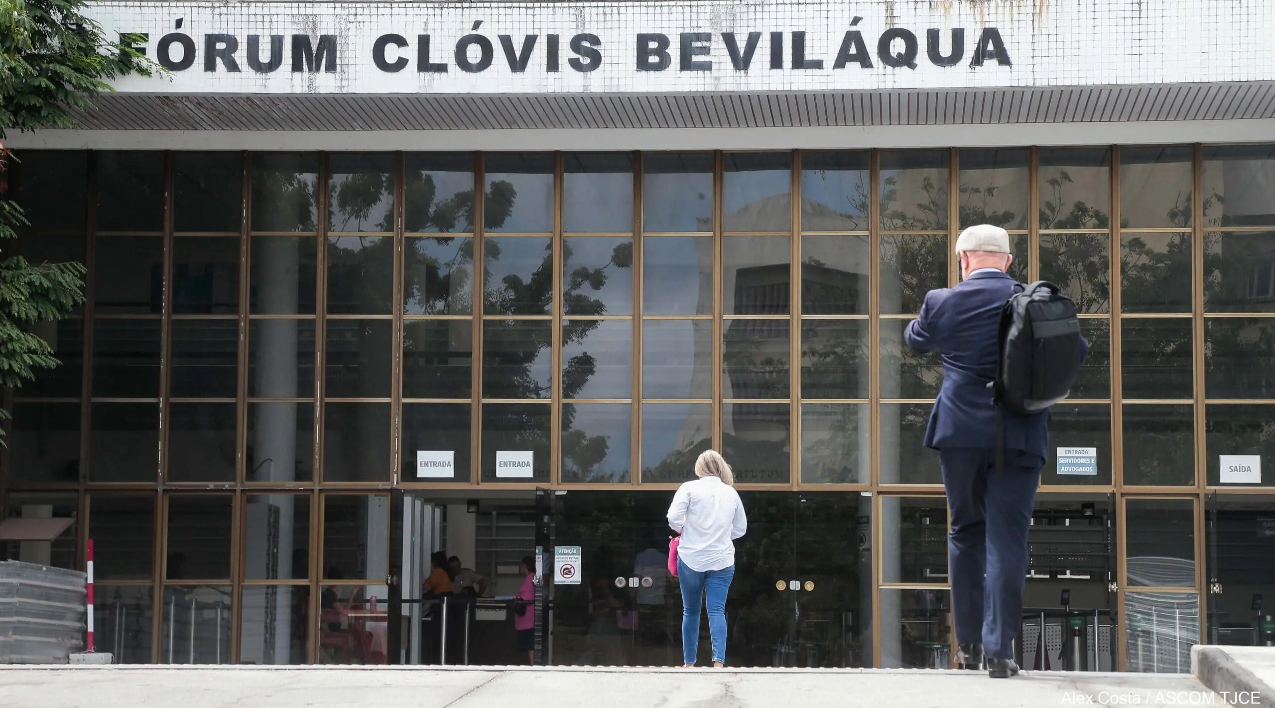 Imagem da notícia Justiça condena mulher por fazer publicações de apologia ao CV no Ceará