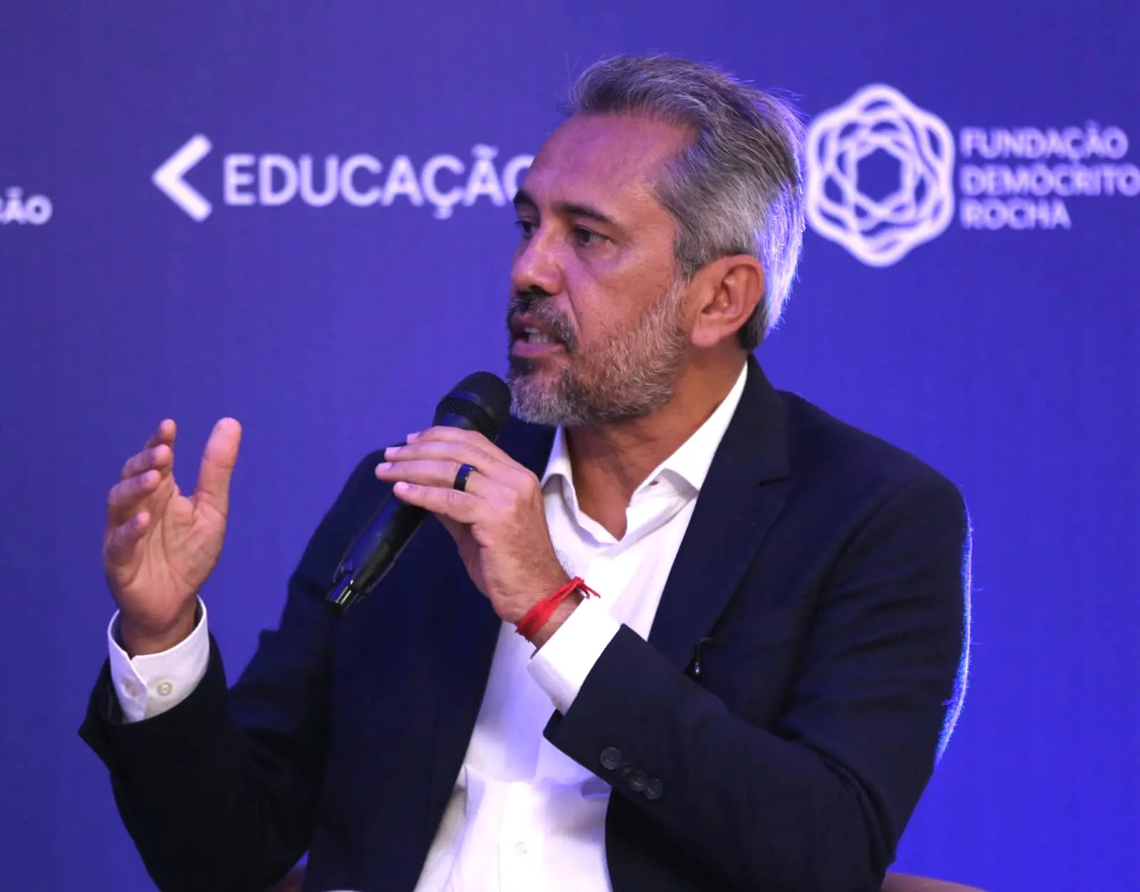 Imagem da notícia Elmano propõe três frentes na educação: ensino integral, técnico e valorização dos professores