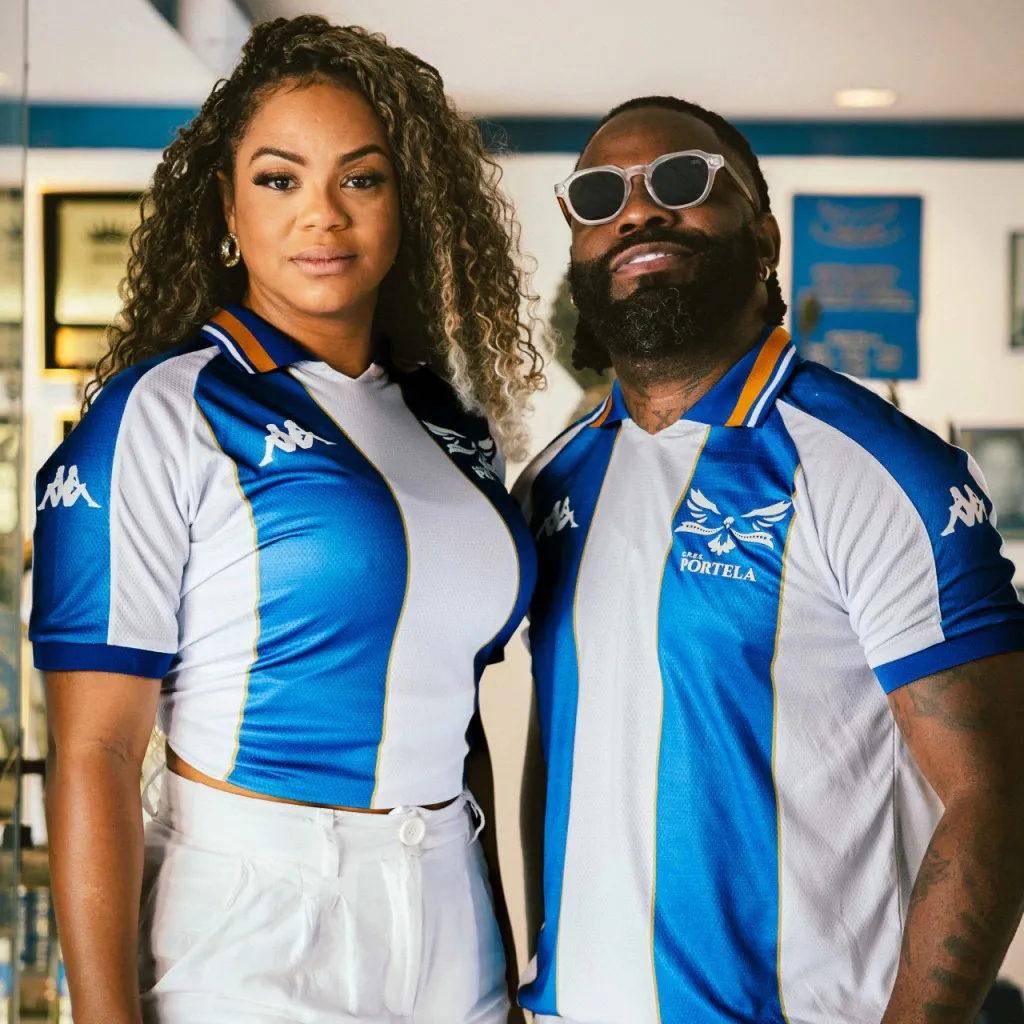 Camisa lançada em parceria entre a escola de samba Portela e a marca Kappa.