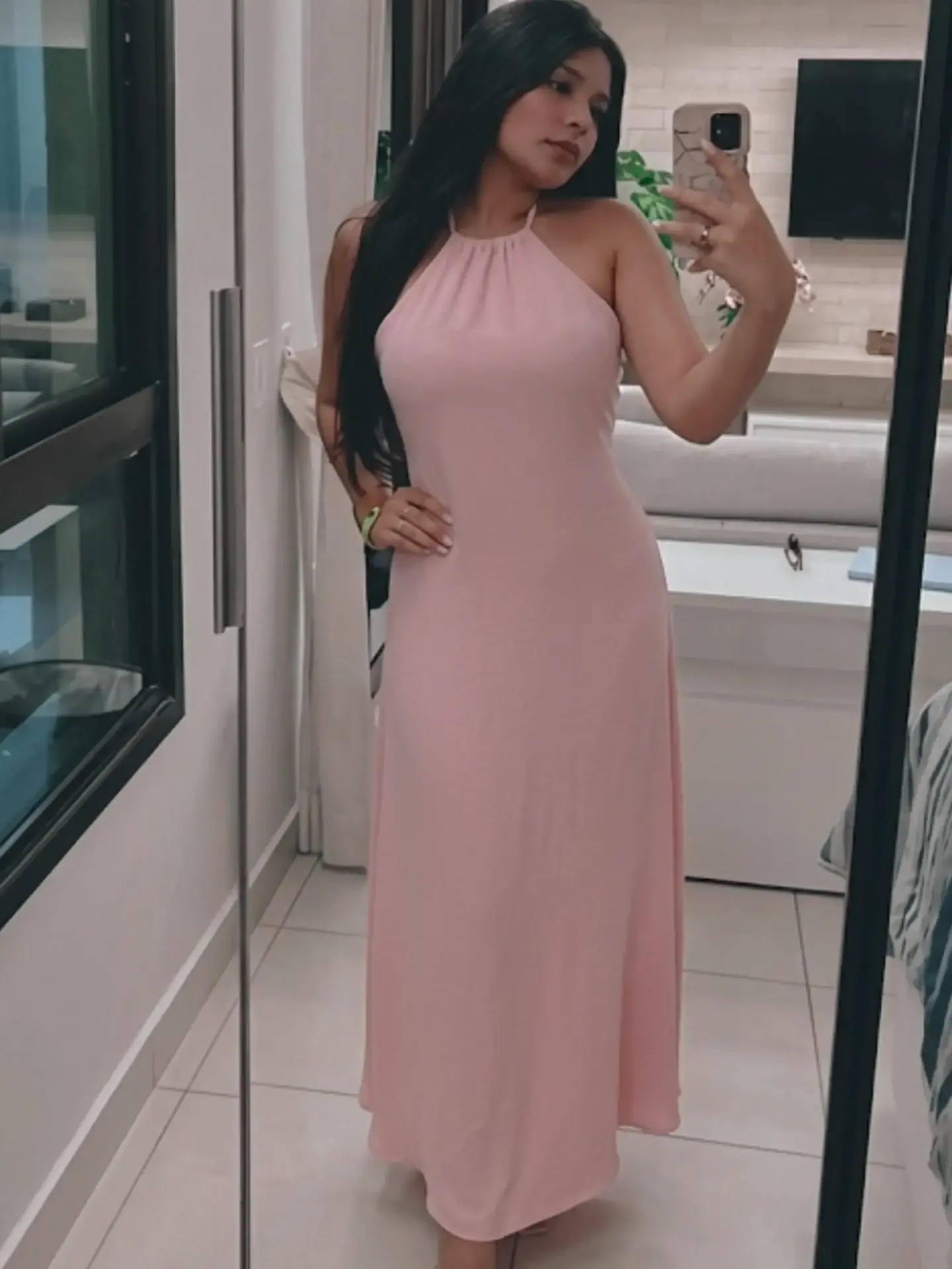 Imagem da notícia Mãe de jovem encontrada morta na Aldeota diz que namorado era 'controlador e obsessivo'