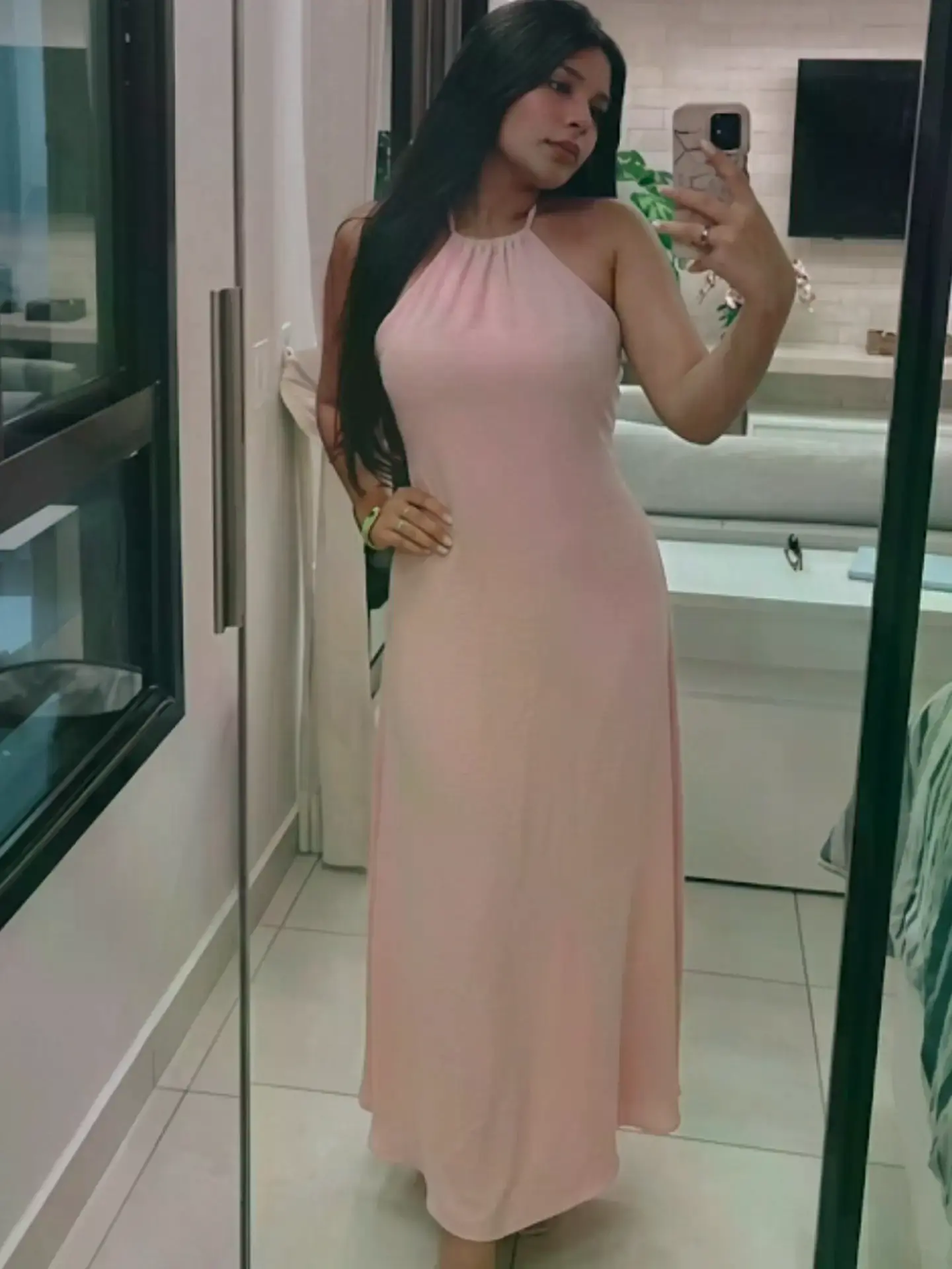 Imagem da notícia Mãe de jovem encontrada morta na Aldeota diz que namorado era 'controlador e obsessivo'