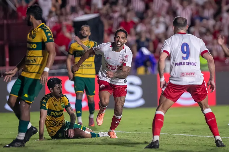 Imagem da notícia Jogos de segunda-feira na TV: veja onde assistir e horário das partidas desta segunda-feira (21)