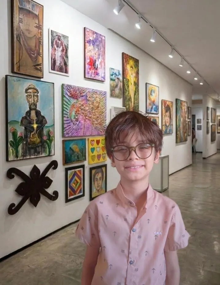 Imagem da notícia Artistas cearenses doam obras para ajudar tratamento de criança com doença que afeta os olhos